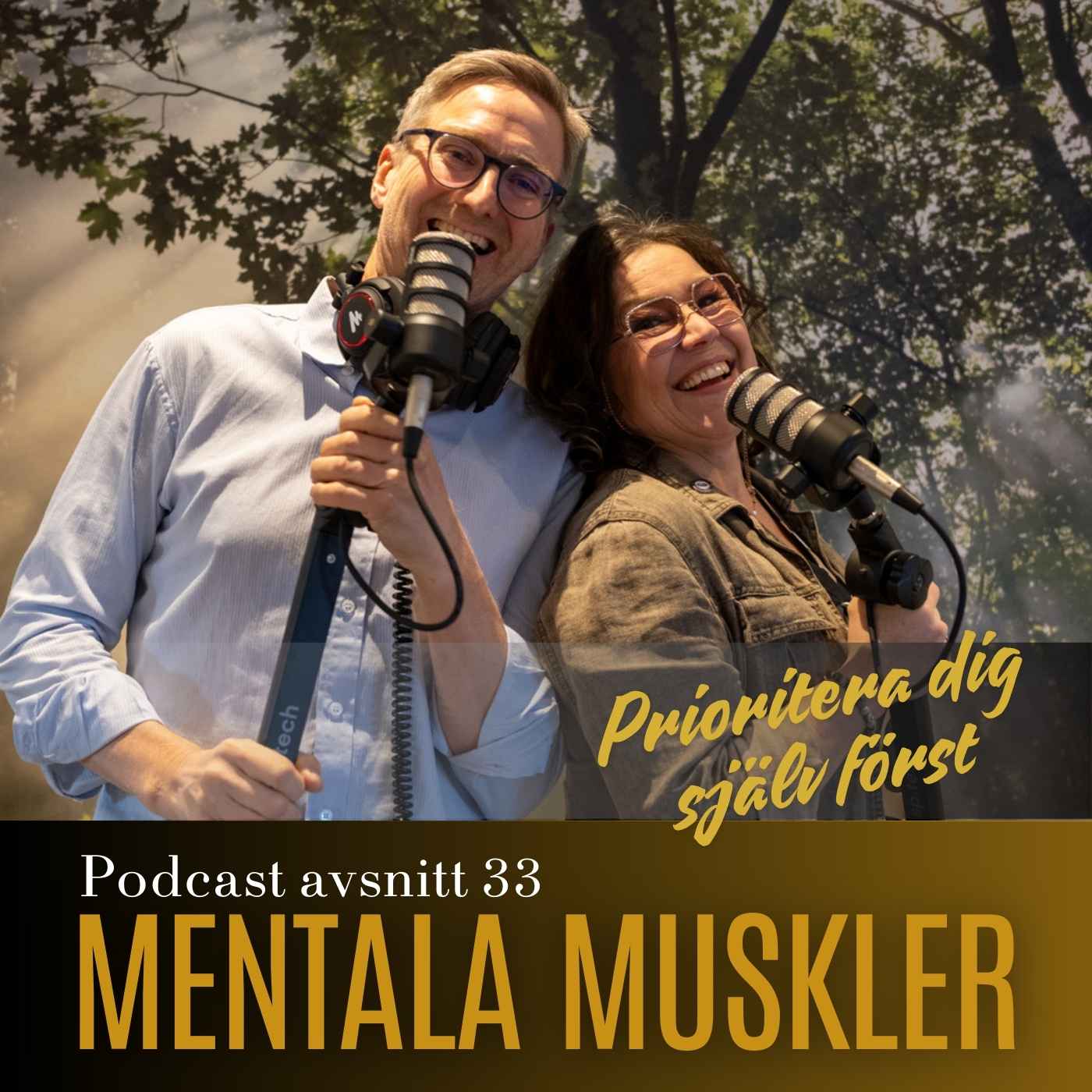 Jonas och Mona i studion i ett avsnitt av Mentala Muskler-podden där vi pratar om balans, återhämtning och att prioritera sig själv först.